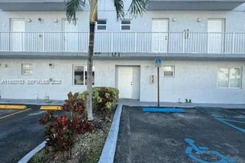 Снять в аренду кондоминиум в Майами, Флорида 2 спальни, 80.64м2, № 1989491 - фото 1