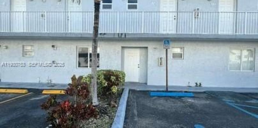 Кондоминиум с 2 спальнями в Майами, Флорида № 1989491