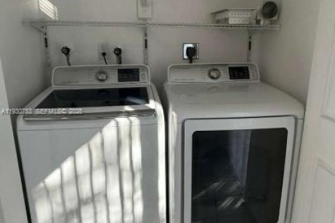 Снять в аренду кондоминиум в Майами, Флорида 2 спальни, 80.64м2, № 1989491 - фото 10