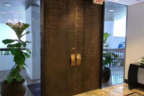 Commercial property in Miami, Florida № 1952113 - photo 21