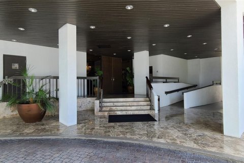 Commercial property in Miami, Florida № 1952113 - photo 15