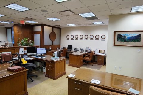 Commercial property in Miami, Florida № 1952113 - photo 7