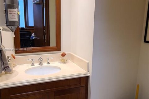 Commercial property in Miami, Florida № 1952113 - photo 10