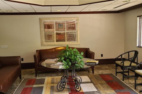 Commercial property in Miami, Florida № 1952113 - photo 17