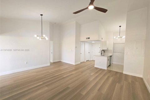 Снять в аренду кондоминиум в Окленд-Парк, Флорида 2 спальни, 92.16м2, № 2038410 - фото 5