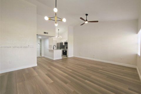 Кондоминиум с 2 спальнями в Окленд-Парк, Флорида № 2038410