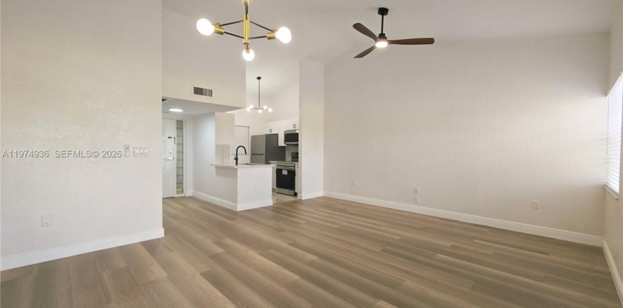 Кондоминиум с 2 спальнями в Окленд-Парк, Флорида № 2038410