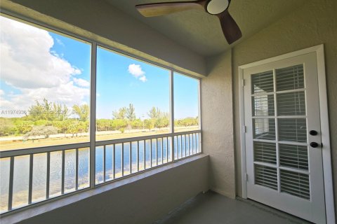Снять в аренду кондоминиум в Окленд-Парк, Флорида 2 спальни, 92.16м2, № 2038410 - фото 17