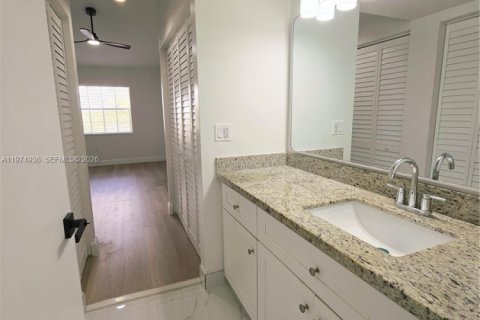 Снять в аренду кондоминиум в Окленд-Парк, Флорида 2 спальни, 92.16м2, № 2038410 - фото 15