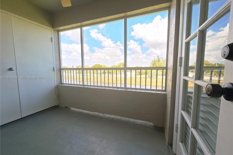 Снять в аренду кондоминиум в Окленд-Парк, Флорида 2 спальни, 92.16м2, № 2038410 - фото 16