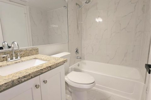 Снять в аренду кондоминиум в Окленд-Парк, Флорида 2 спальни, 92.16м2, № 2038410 - фото 11