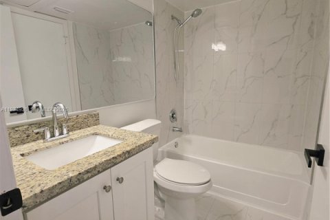 Снять в аренду кондоминиум в Окленд-Парк, Флорида 2 спальни, 92.16м2, № 2038410 - фото 10