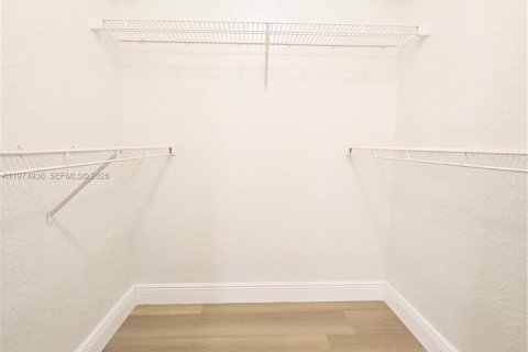 Снять в аренду кондоминиум в Окленд-Парк, Флорида 2 спальни, 92.16м2, № 2038410 - фото 9