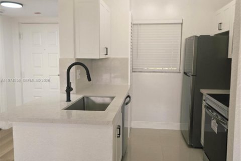 Снять в аренду кондоминиум в Окленд-Парк, Флорида 2 спальни, 92.16м2, № 2038410 - фото 6