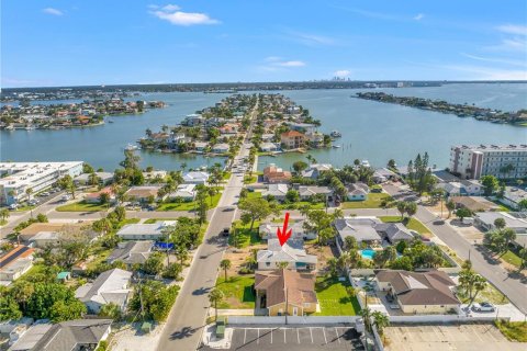 Casa en venta en Saint Pete Beach, Florida, 2 dormitorios, 97.45 m2 № 2386634 - foto 3