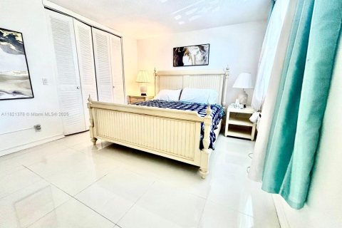 Copropriété à vendre à Hallandale Beach, Floride: 1 chambre, 81.57 m2 № 1783623 - photo 5