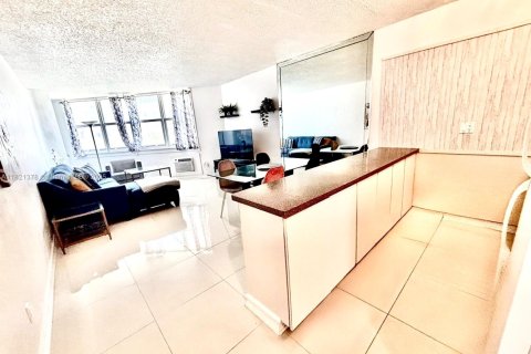 Copropriété à vendre à Hallandale Beach, Floride: 1 chambre, 81.57 m2 № 1783623 - photo 1