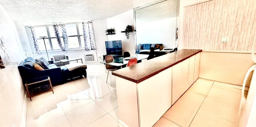 Condo à Hallandale Beach, Floride, 1 chambre № 1783623