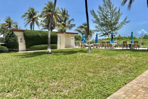 Copropriété à vendre à Hallandale Beach, Floride: 1 chambre, 81.57 m2 № 1783623 - photo 29
