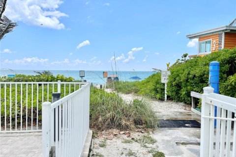 Copropriété à vendre à Hallandale Beach, Floride: 1 chambre, 81.57 m2 № 1783623 - photo 13