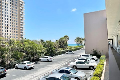 Copropriété à vendre à Hallandale Beach, Floride: 1 chambre, 81.57 m2 № 1783623 - photo 24