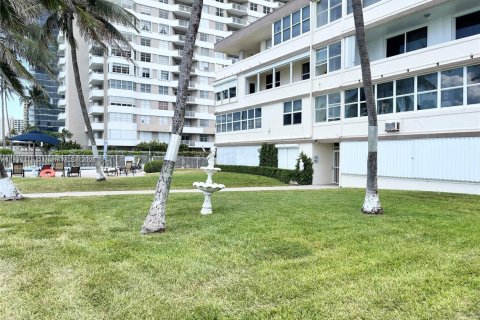 Copropriété à vendre à Hallandale Beach, Floride: 1 chambre, 81.57 m2 № 1783623 - photo 23