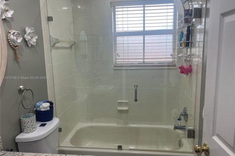 House in Miramar, Florida 3 bedrooms № 1926518 - photo 10