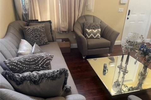 House in Miramar, Florida 3 bedrooms № 1926518 - photo 6