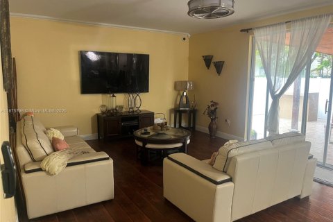 House in Miramar, Florida 3 bedrooms № 1926518 - photo 8