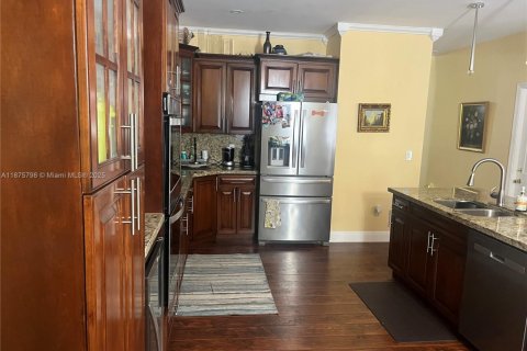 House in Miramar, Florida 3 bedrooms № 1926518 - photo 2
