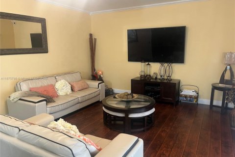House in Miramar, Florida 3 bedrooms № 1926518 - photo 9
