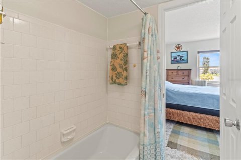 Condo in Bradenton, Florida, 2 bedrooms  № 1876461 - photo 16