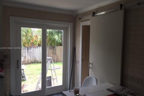 Villa ou maison à louer à Miami, Floride: 3 chambres, 174.75 m2 № 2076277 - photo 5
