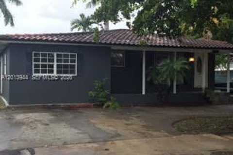 Villa ou maison à louer à Miami, Floride: 3 chambres, 174.75 m2 № 2076277 - photo 3