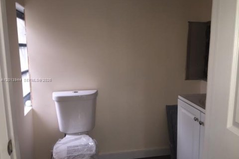 Villa ou maison à louer à Miami, Floride: 3 chambres, 174.75 m2 № 2076277 - photo 17