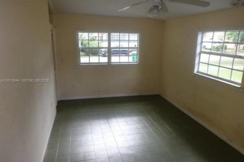 Villa ou maison à louer à Miami, Floride: 3 chambres, 174.75 m2 № 2076277 - photo 12