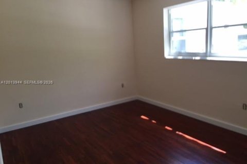 Villa ou maison à louer à Miami, Floride: 3 chambres, 174.75 m2 № 2076277 - photo 14