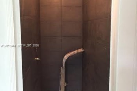 Villa ou maison à louer à Miami, Floride: 3 chambres, 174.75 m2 № 2076277 - photo 11
