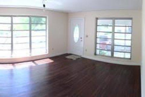 Villa ou maison à louer à Miami, Floride: 3 chambres, 174.75 m2 № 2076277 - photo 7