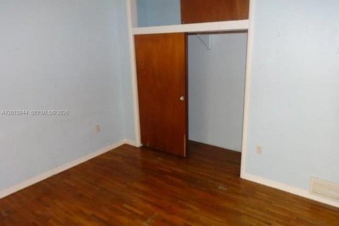 Villa ou maison à louer à Miami, Floride: 3 chambres, 174.75 m2 № 2076277 - photo 15