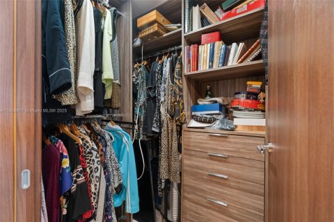 Copropriété à vendre à Surfside, Floride: 2 chambres, 117.06 m2 № 2012994 - photo 15