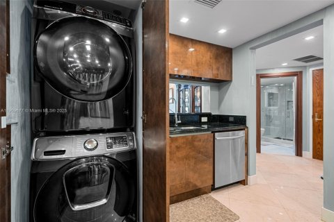 Copropriété à vendre à Surfside, Floride: 2 chambres, 117.06 m2 № 2012994 - photo 9