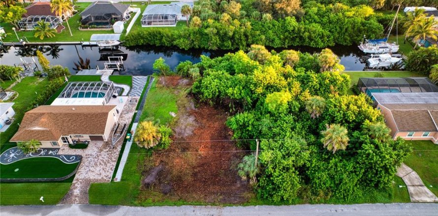 Terreno en Port Charlotte, Florida № 1902293