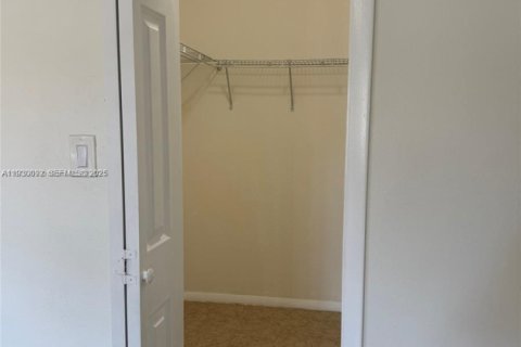 Condominio en alquiler en Miami, Florida, 2 dormitorios, 90.95 m2 № 1988914 - foto 12