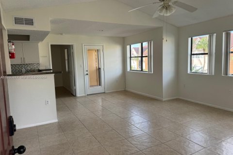 Condominio en alquiler en Miami, Florida, 2 dormitorios, 90.95 m2 № 1988914 - foto 2