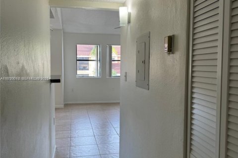 Condominio en alquiler en Miami, Florida, 2 dormitorios, 90.95 m2 № 1988914 - foto 9