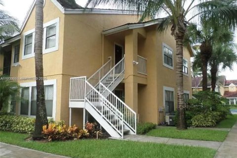 Condominio en alquiler en Miami, Florida, 2 dormitorios, 90.95 m2 № 1988914 - foto 1