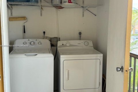 Condominio en alquiler en Miami, Florida, 2 dormitorios, 90.95 m2 № 1988914 - foto 14