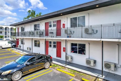Propiedad comercial en venta en North Miami, Florida № 1828174 - foto 2