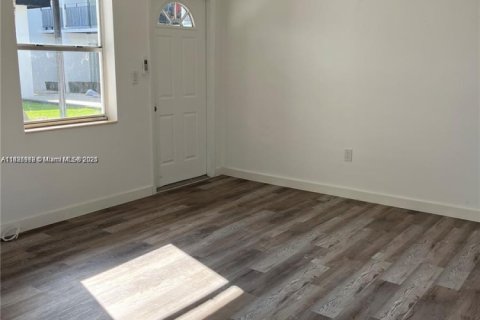 Propiedad comercial en venta en North Miami, Florida № 1828174 - foto 6